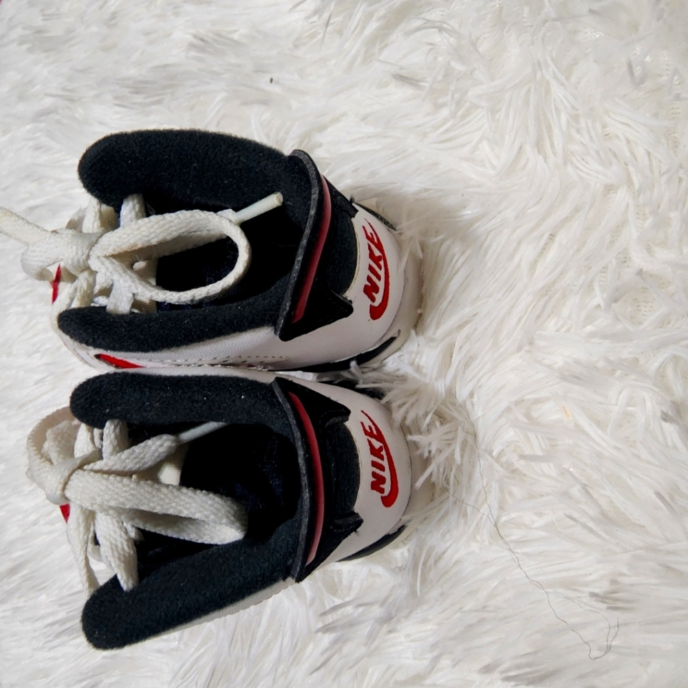 Nike size4C Red black& Red